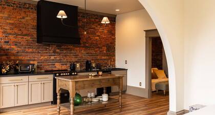 Suite 3 · Historic Snohomish 1st St