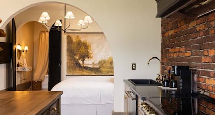 Suite 4 · Historic Snohomish 1st St