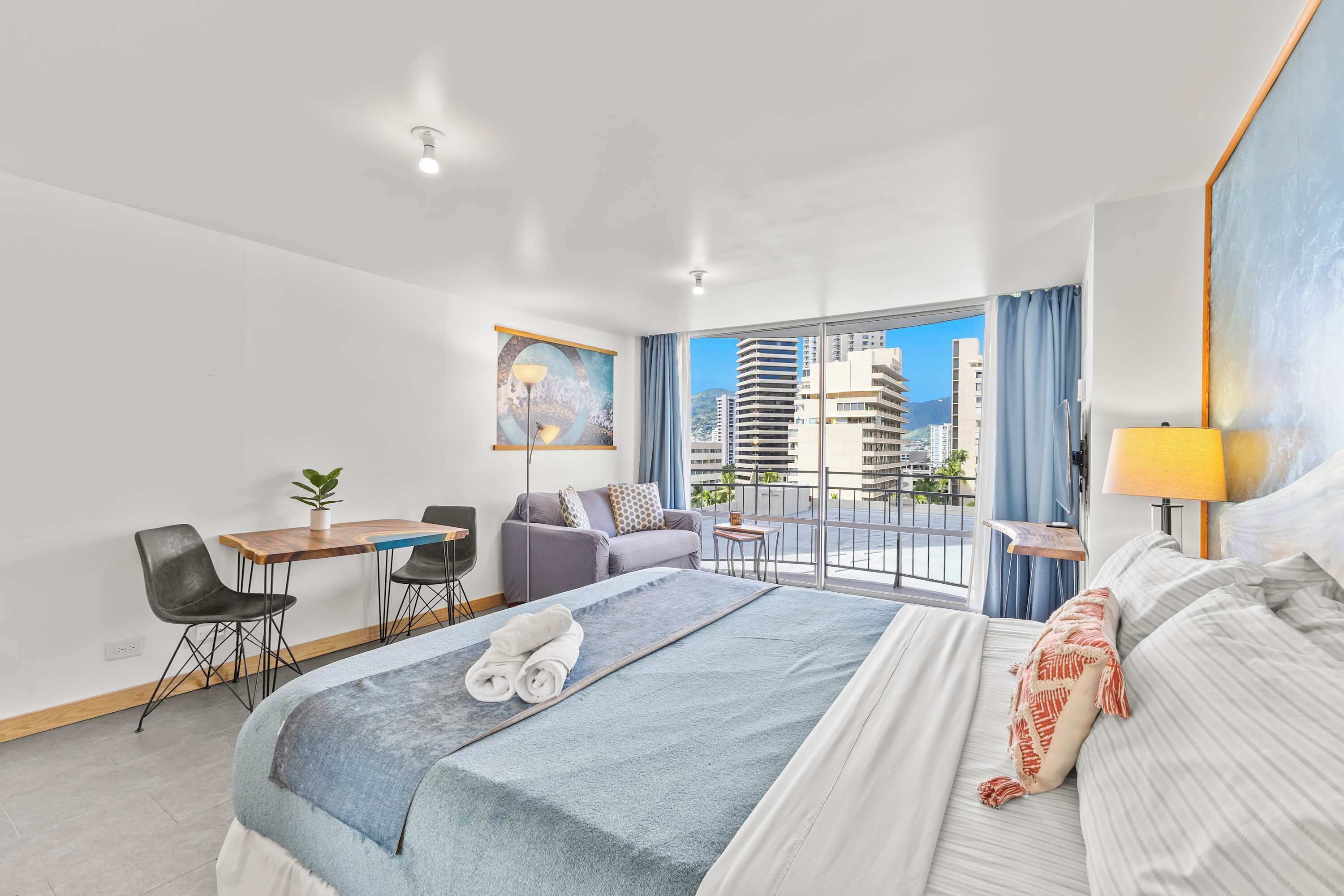 Iron/ironing board, WiFi, bed sheets