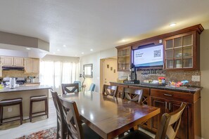 Dining - Group-Friendly Rambler w/ Fenced Backyard & Deck (Toledo)
