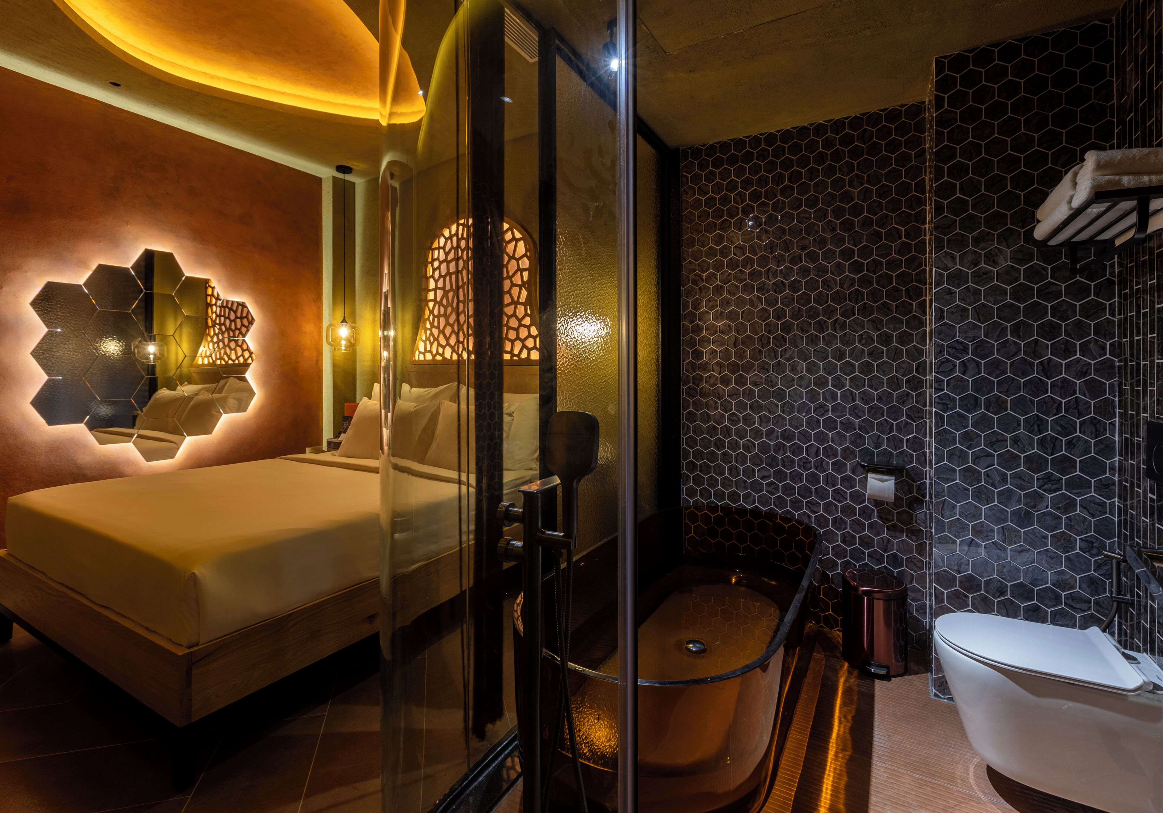 Economy Room | Bathroom | Hair dryer, towels, soap, shampoo
