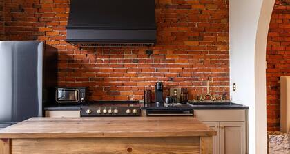Suite 6 · Historic Snohomish 1st St
