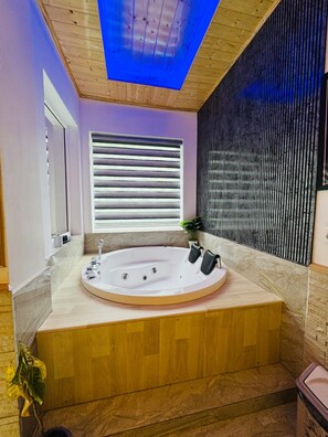  Luxury Room with Pvt Jacuzzi | Bathroom | Free toiletries, towels, soap, shampoo - Paradise Valley The Bubbling Brooks (Kasauli)