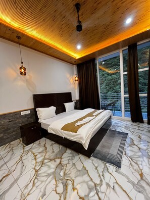  Luxury Room with Pvt Balcony | Desk, laptop workspace, WiFi (free) - Paradise Valley The Bubbling Brooks (Kasauli)