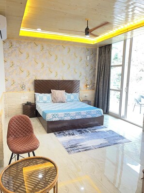 Desk, laptop workspace, WiFi (free) - Paradise Valley The Bubbling Brooks (Kasauli)