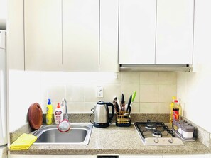 Private kitchen - The Soulmate studio at Manor 2 with rooftop pool, Ho Chi Minh city (Thành phố Hồ Chí Minh)