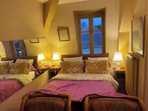 Room - 18th century Castle of Clairefontaine (Garchizy)