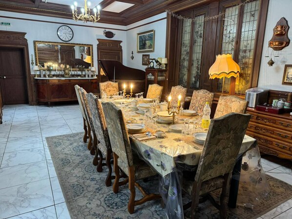 Dining - 18th century Castle of Clairefontaine (Garchizy)