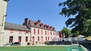 Unclassified image, 2 of 108, button - 18th century Castle of Clairefontaine (Garchizy)