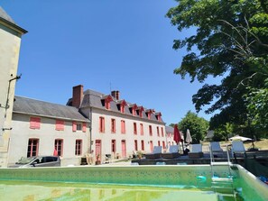 Pool - 18th century Castle of Clairefontaine (Garchizy)
