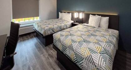 2 Queen Beds|Non-Smoking,Kitchen