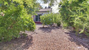 A house with a gravel driveway and a small garden area. - Soaking Tub, Fire Pit! Hemet Studio Suite (Hemet)