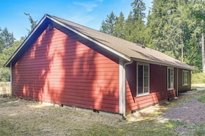 Exterior - Wooded Retreat 2 Mi to Kitsap Memorial State Park! (Poulsbo)