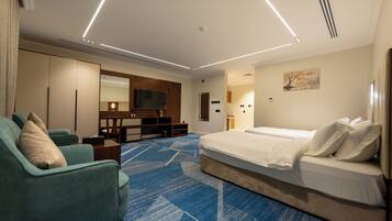 Family Apartment | Egyptian cotton sheets, premium bedding, in-room safe