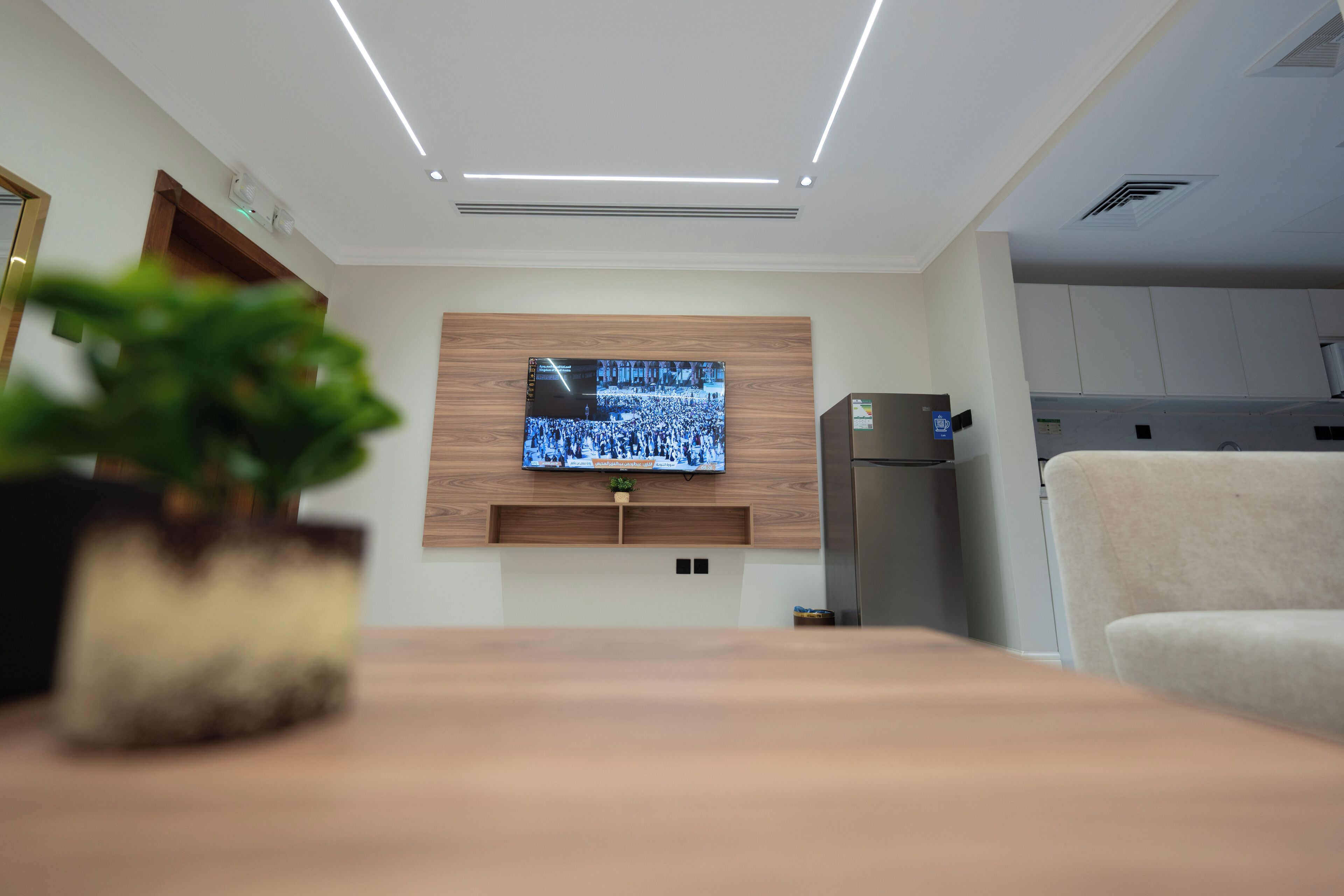 Deluxe Apartment | Ruang tamu | 55 inci televisyen skrin rata dengan satelit 