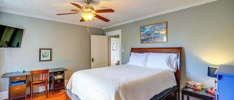3 bedrooms, iron/ironing board, internet, bed sheets