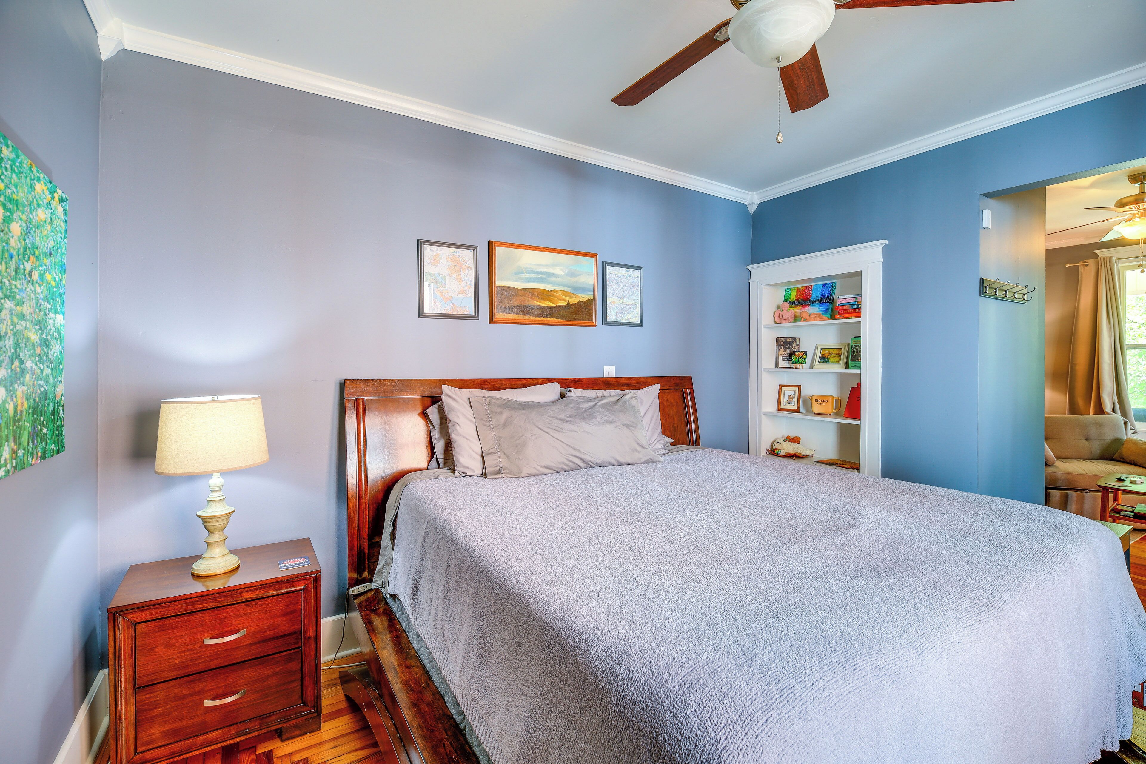 3 bedrooms, iron/ironing board, internet, bed sheets