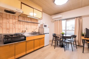 舒適公寓, 非吸 煙房 | 私人廚房 | 電冰箱、微波爐、鍋具/餐盤/廚房用品