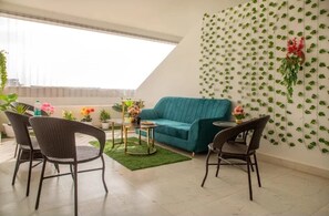 Living area - Inventree Hotel The Monarch Bagalur (Bengaluru)