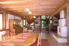 A wooden interior with a dining area, wooden cabinets, and a large plant. - Adlerhorst-Hunsrück Nature Residence (Hattgenstein)