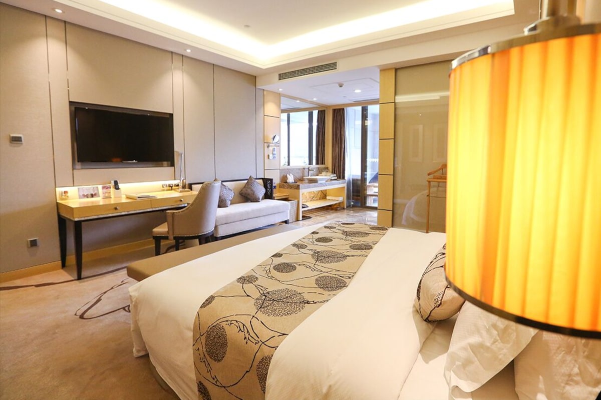 Deluxe Private Hot Spring Suite (Private Balcony Soaking Pool)