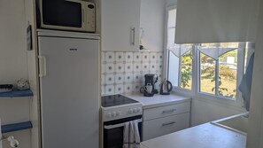 Private kitchen - Family Villa by the Sea (La Turballe)