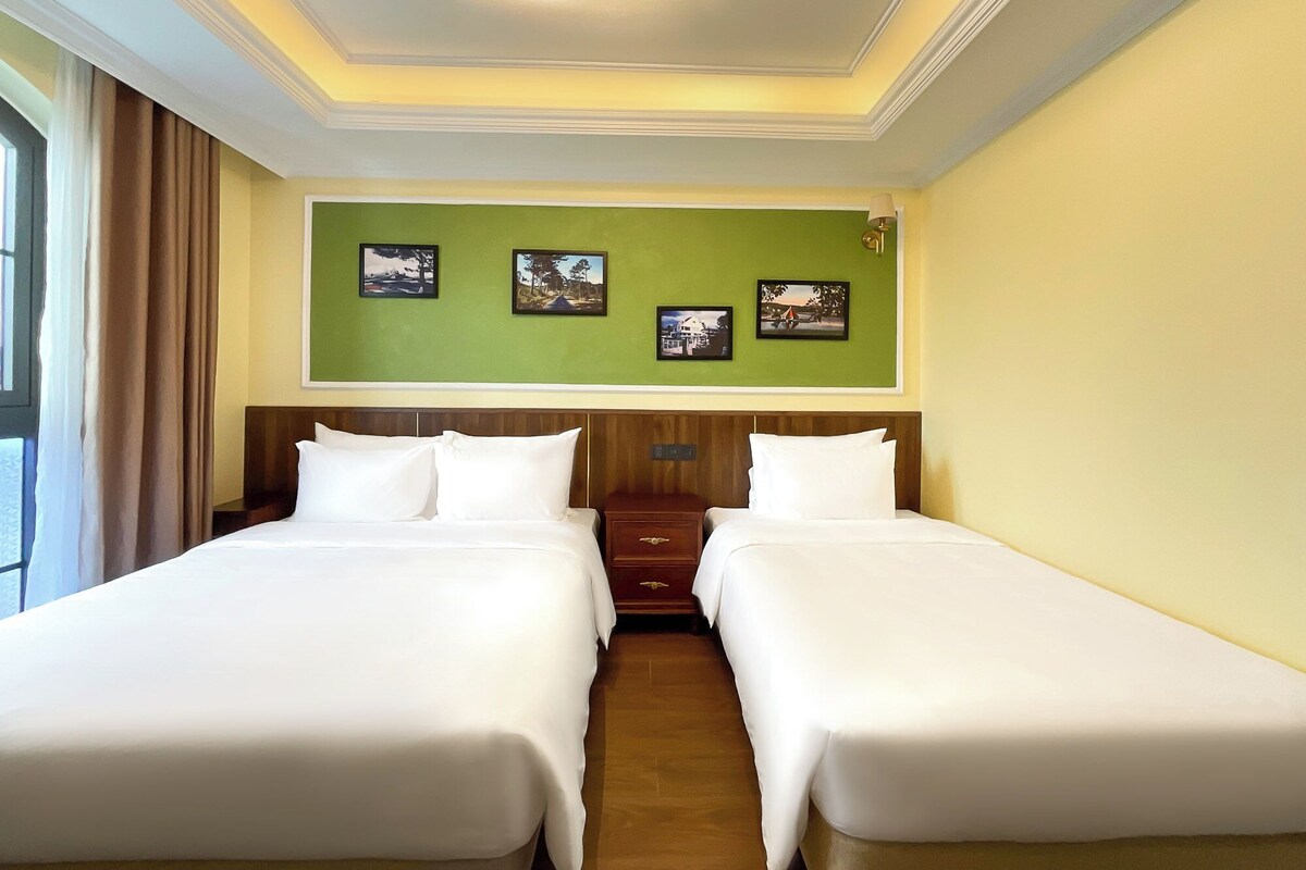 Kamar Triple Superior | Tirai kedap cahaya dan Wi-Fi gratis