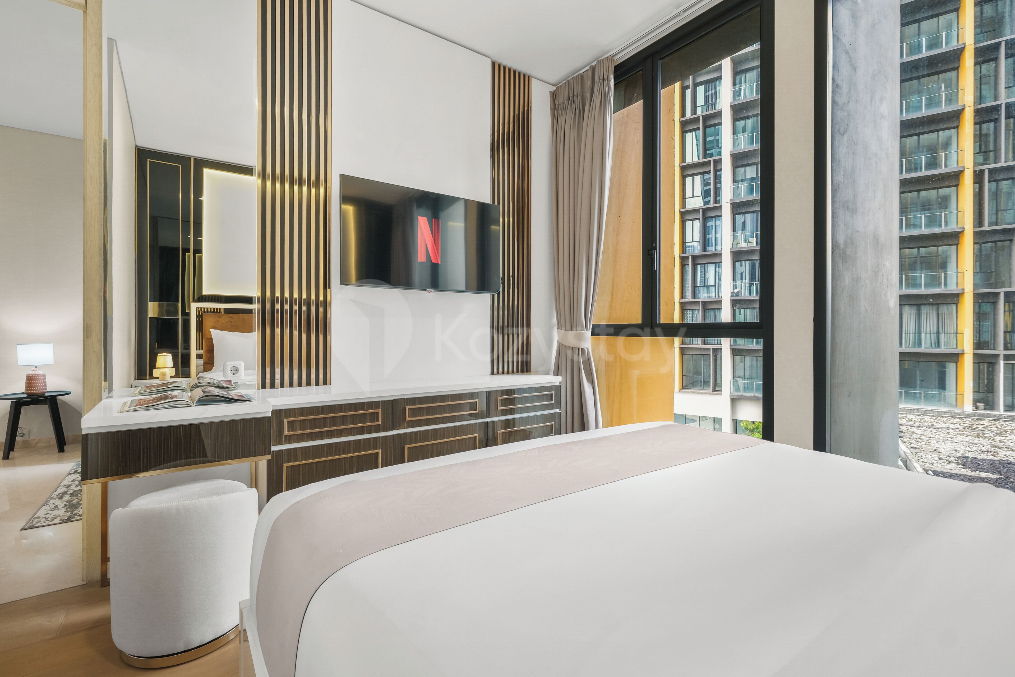 Apartment, 2 Schlafzimmer, Stadtblick | Schreibtisch, laptopgeeigneter Arbeitsplatz, Bügeleisen/Bügelbrett