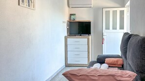 TV - Lovely apartment in Rogoznica with WiFi (Rogoznica)