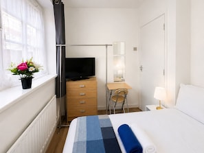 Room - Compact Double Room near Tower Bridge & Metro (London)