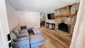 Unclassified image, 5 of 14, button - Cozy Tahoe Retreat 3BR 2BA Minutes to Lake Tahoe (South Lake Tahoe)