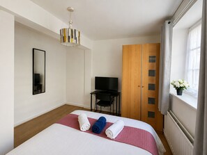 Room - Double Room · Tower Bridge · Aldgate East · Zone 1 (London)