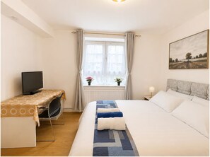 Room - Bright Double Room near Tower Bridge & Tube (London)