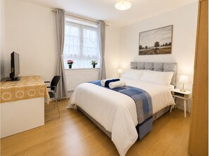 Room - Bright Double Room near Tower Bridge & Tube (London)