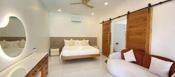 Private pool villa with big river view for 6people