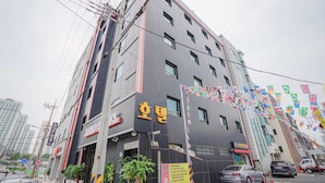 A multi-story building with a prominent sign for a hotel.