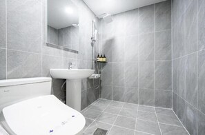 Kamar Double Standar | Kamar mandi