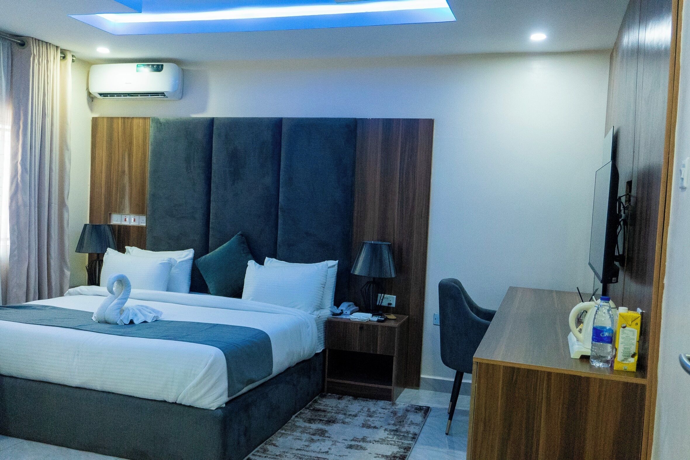 Premium Room | Meja, ruang kerja komputer riba, kalis bunyi, Wi-fi percuma 