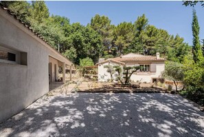 Unclassified image, 3 of 26, button - Vrbo Property (Aubagne)