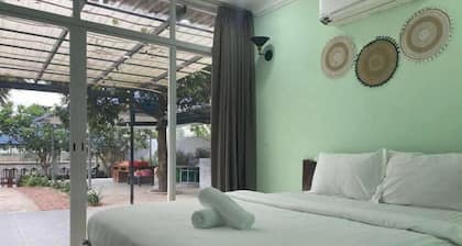 Private villa along Teuk chhou in Kampot province