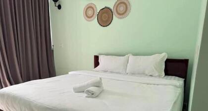 Private villa along Teuk chhou in Kampot province