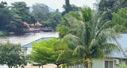 Private villa along Teuk chhou in Kampot province