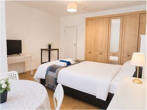 Room - Large Double Room with Balcony near Tower Bridge (London)