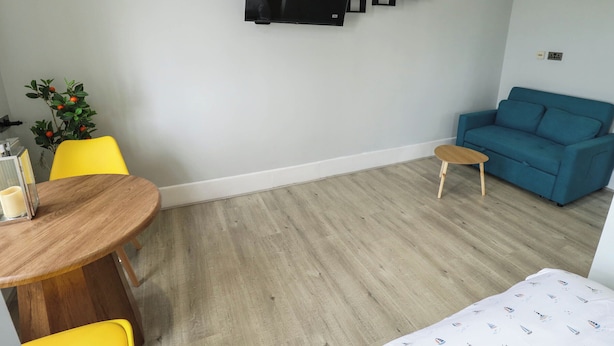 1 Schlafzimmer, kostenloses WLAN, individuell dekoriert