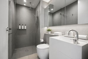 Bathroom - Australia 108 by Ready Set Stay (Southbank)