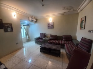 Suite, 2 Bedrooms | Ruang tamu