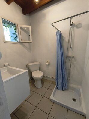 Unclassified image, 4 of 10, button - Quiet studio in an airial with private garden and Wi-Fi (Cazalis)