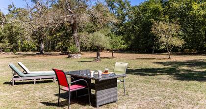 Quiet gîte in an airial with private garden and Wi-Fi