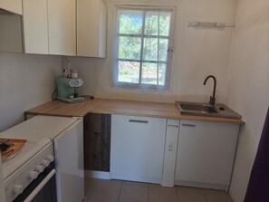 Unclassified image, 5 of 10, button - Quiet studio in an airial with private garden and Wi-Fi (Cazalis)