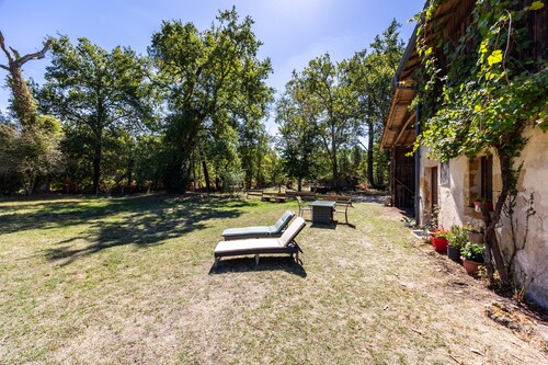 Quiet gîte in an airial with private garden and Wi-Fi